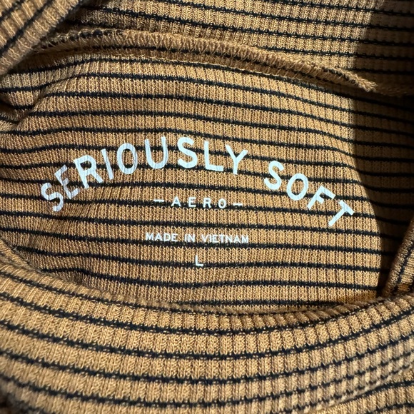 * AERIE by AMERICAN EAGLE SERIOUSLY SOFT MOCK T-NECK LARGE - Picture 8 of 8